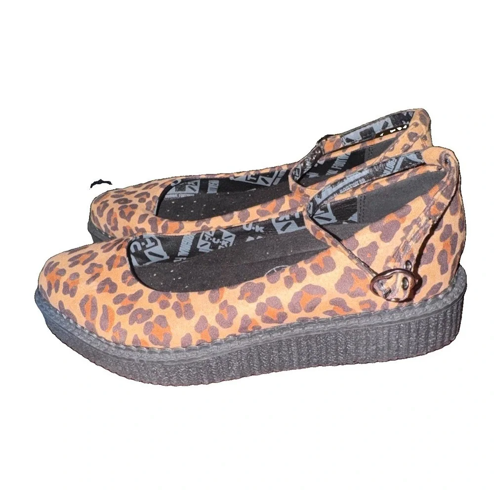 T.U.K leopard pointed